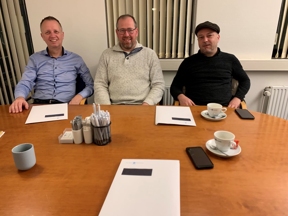 De krabbels zijn gezet; Dorpscoöperatie Samen Hengevelde is een feit